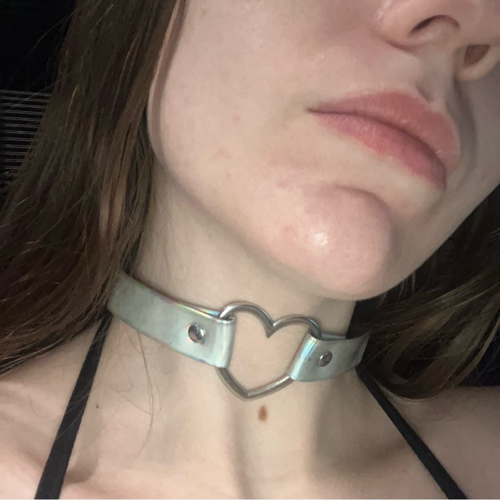 2016 TUMBLR GRUNGE HOLOGRAPHIC SILVER HEART CHOKER - Picture 14 of 14